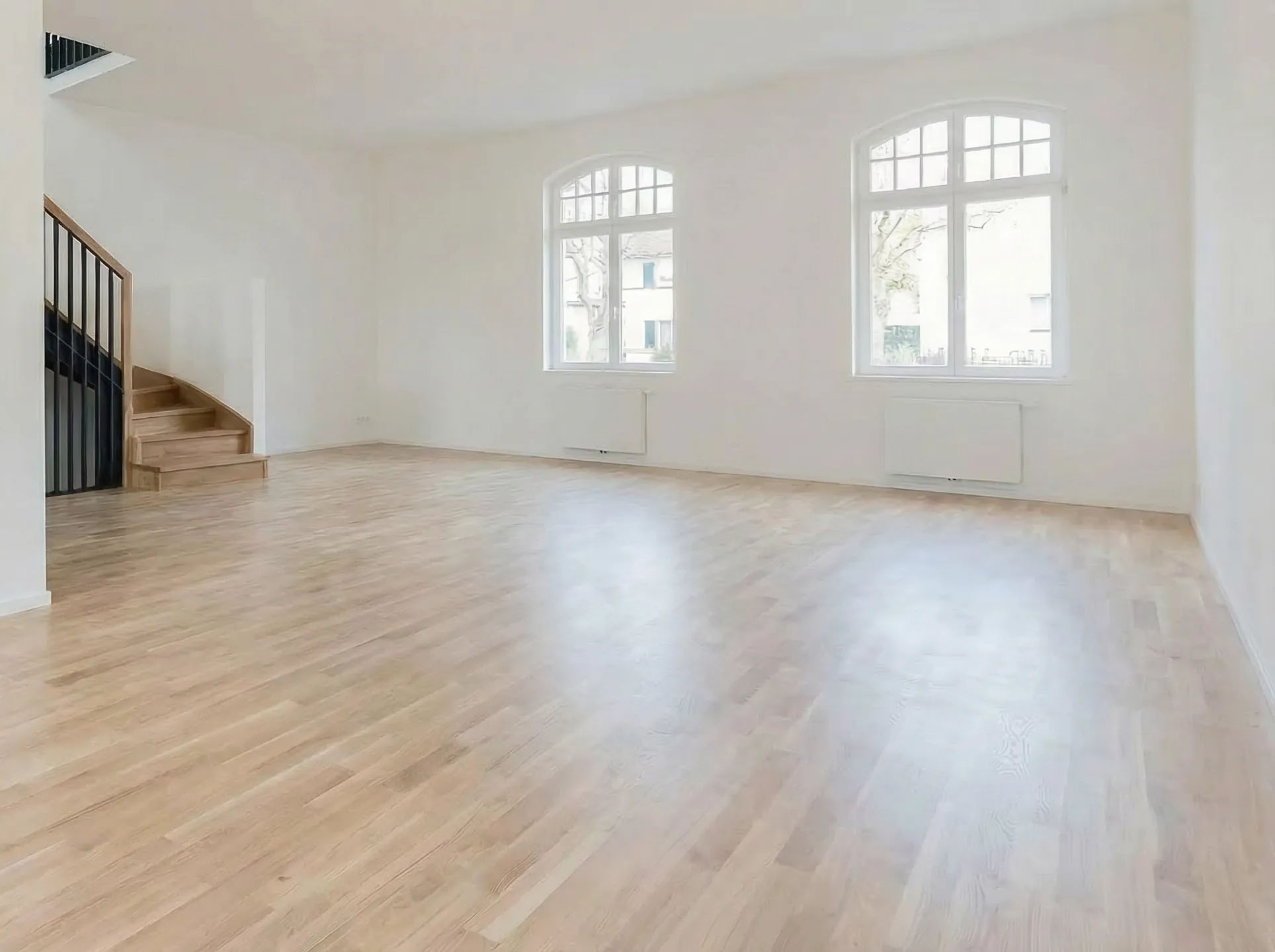 Ett helt tömt och grovstädat vardagsrum efter avslutad dödsbotömning på Limhamn i Malmö. Redig AllPartner